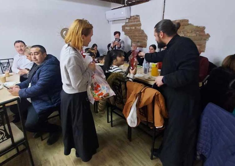 Традиционален Божиќен ручок во Етно ресторанот „Кај Виктор“ во Босилово