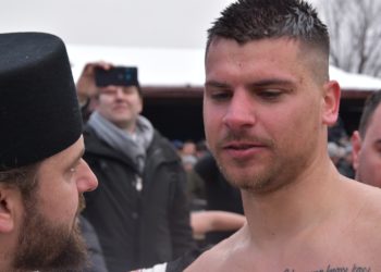 23-годишниот Васко Дрвошанов од Куклиш го извади крстот од водите во базенот во Струмица