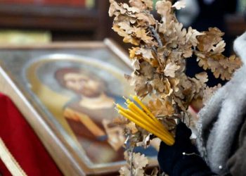 Православните христијани го слават Бадник