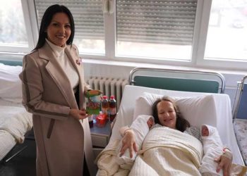 Близнаците си добија штедна книшка со 40.000 денари од Општина Струмица