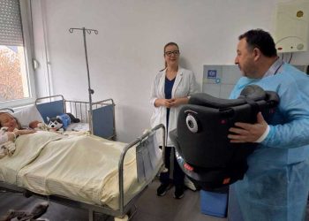 Градоначалникот на Босилово ги посети близнаците првородени во Новата 2025 година