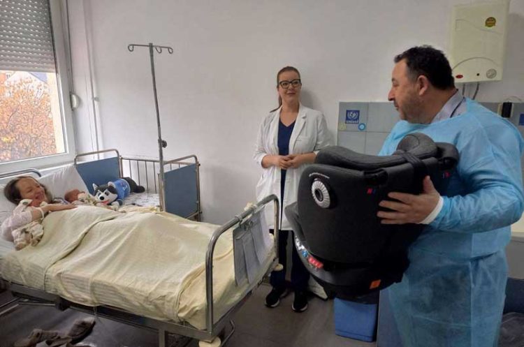 Градоначалникот на Босилово ги посети близнаците првородени во Новата 2025 година