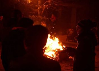 Вечерва се палат коледарски огнови, МПЦ е против начинот на кој се слави Коледе