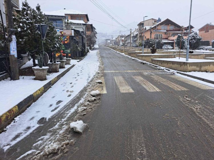 Од утрово „комуналци“ на терен – исчистени се сите улици низ градот, се чисти снегот и кон населените места