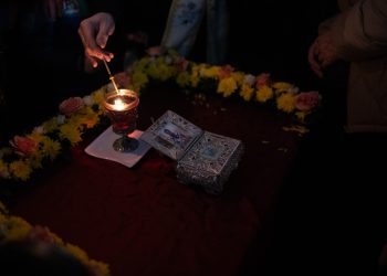 Од синоќа верниците во Струмица се поклонуваат пред моштите на Свети Василиј Велики