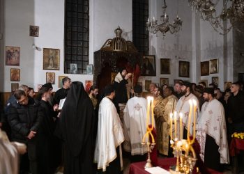 Од синоќа верниците во Струмица се поклонуваат пред моштите на Свети Василиј Велики