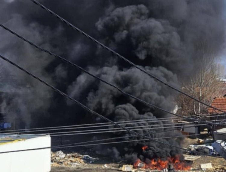 „Здрава котлина“ алармира – црн густ чад на улицата „Антон Панов“ во Струмица