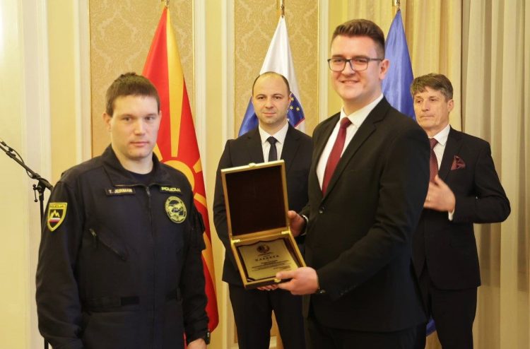 Градоначалникот на Ново Село во Љубљана им доделил плакети на словенечките спасувачки екипи кои помогнаа во големиот пожар во јули кај Бадилен