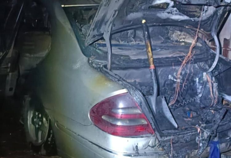 Во Старо Владевци изгоре автомобил „Мерцедес“