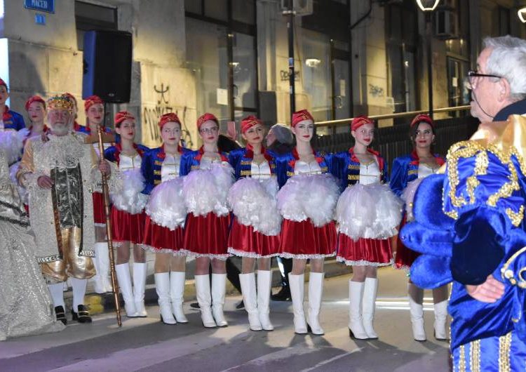 Се смени власта во Струмица – клучот од градот во рацете на Цицимов и карневалскиот одбор