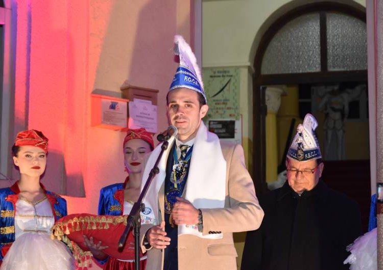 Се смени власта во Струмица – клучот од градот во рацете на Цицимов и карневалскиот одбор