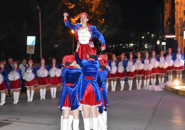 Се смени власта во Струмица – клучот од градот во рацете на Цицимов и карневалскиот одбор