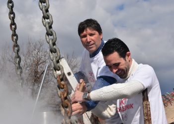 Во огромен казан на струмичкиот плоштад се свари 2500 килограми бел грав