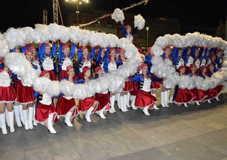 Се смени власта во Струмица – клучот од градот во рацете на Цицимов и карневалскиот одбор