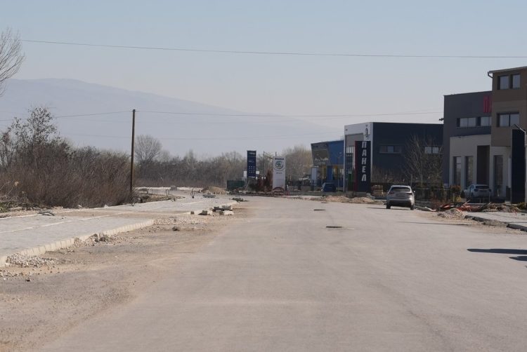 Костадинов прашува зошто власта ја блокира изградбата на патот Струмица – Дабиље, од ЈП за државни патишта одговорија дека имотно правните односи се решени