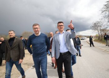 Премиерот Христијан Мицкоски и министерот за локална самоуправа Златко Перински во посета на струмичкиот регион