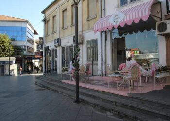 Се издава „Familly dessert bar“ во Струмица со целиот инвентар