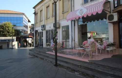 Се издава „Familly dessert bar“ во Струмица со целиот инвентар