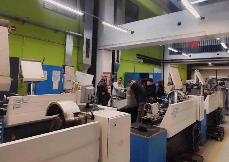 Професори од ДСУ „Никола Карев“ од Струмица беа во посета на Школскиот центар за стручна извонредност и тренинг во Нова Горица, Словенија