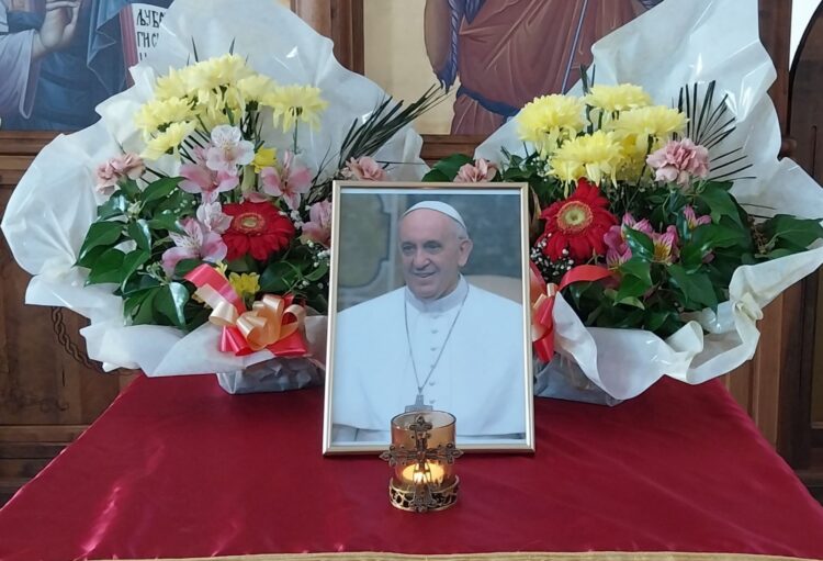 Eпископот Стојанов ги извести сите католички парохии и монашки заедници во Македонија по повод упокојувањето на папата