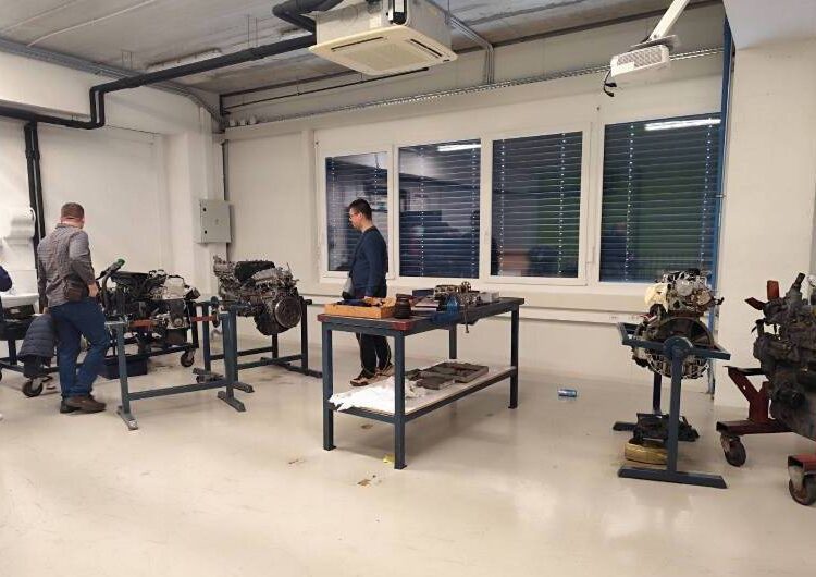 Професори од ДСУ „Никола Карев“ од Струмица беа во посета на Школскиот центар за стручна извонредност и тренинг во Нова Горица, Словенија