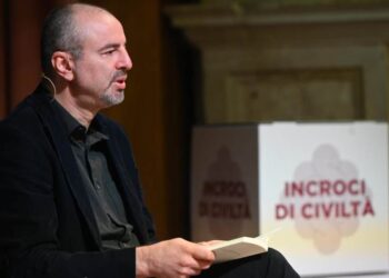 Поетската книга „Изреченото нѐ прогонува“ на Никола Маџиров промовирана во Италија – ја објави „Крочети Едиторе“ на италијански јазик