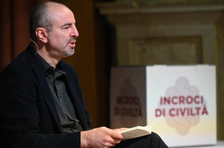 Поетската книга „Изреченото нѐ прогонува“ на Никола Маџиров промовирана во Италија – ја објави „Крочети Едиторе“ на италијански јазик