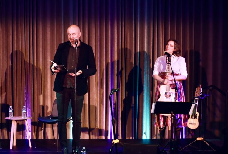 Струмичанецот Никола Маџиров и американската џез композиторка и пејачка Бека Стивенс го отворија поетскиот салон на Фестивалот на светската литература и уметност во Њујорк