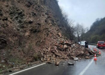 Одрони на патниот правец Струмица – Валандово, кај Костурино