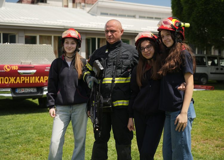 Со спасувачка вежба струмичките пожарникари го одбележаа 20 Мај – Денот на македонските пожарникари