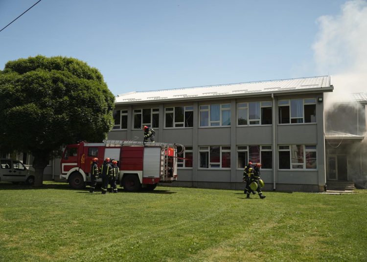 Со спасувачка вежба струмичките пожарникари го одбележаа 20 Мај – Денот на македонските пожарникари