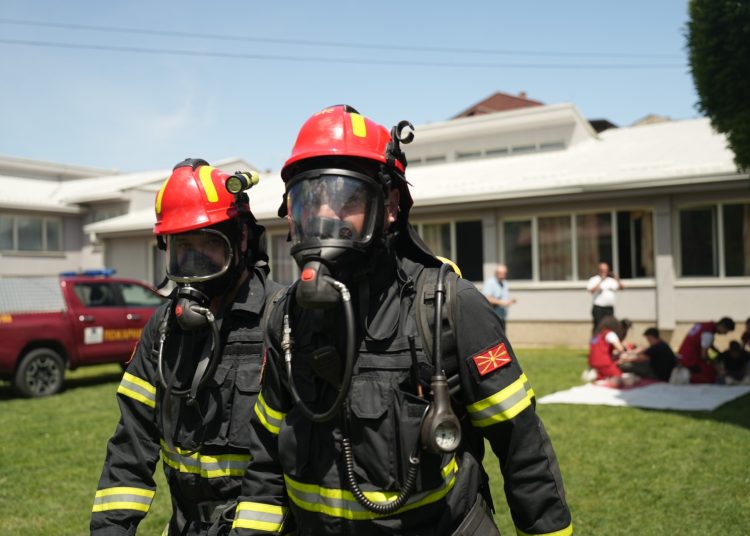 Со спасувачка вежба струмичките пожарникари го одбележаа 20 Мај – Денот на македонските пожарникари