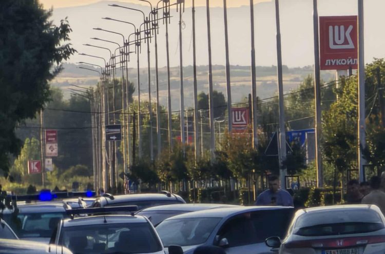 Во полициска акција кај автобуската во Струмица фатени тројца луѓе со дрога – судир на повеќе возила на раскрсницата