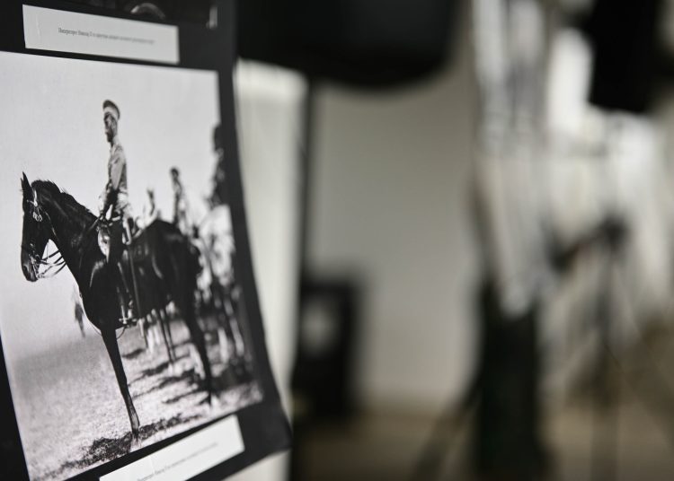 Во Градската уметничка галерија во Струмица поставена изложба на фотографии од царското семејство Романови