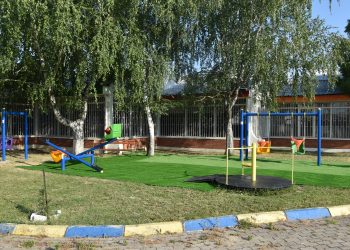 Инклузивно детско игралиште за Дневниот центар за едукација и рехабилитација „ЕдуПрактика“ преку проект на Здружението Демократски институт за општествени и политички анализи