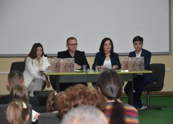 „Филигран од мастило“ – стихови напишани во книга од младиот Лука Костов промовирана пред струмичани