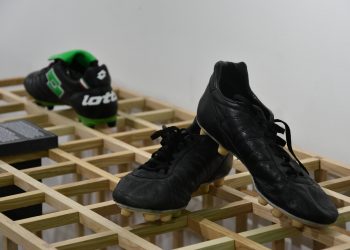 Копачките на познатиот фудбалер Роберто Баџо, тркачкиот велосипед „Пинарело“ на показ пред струмичани во Градската галерија