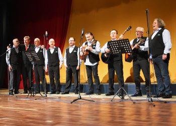 Се распееја прекрасни вокали од неколку градови во салата на Центарот за култура – по 15. пат „Под кулите на Струмица“