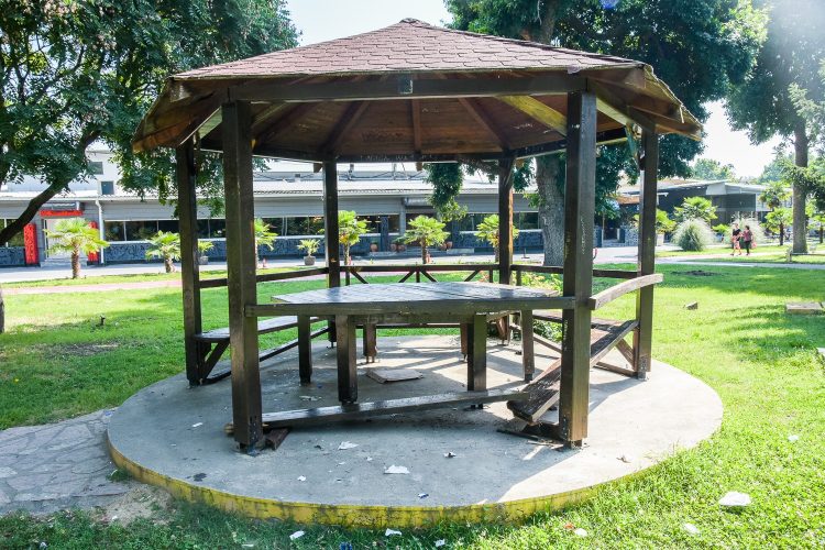 ФОТО: Се повторува вандализмот на урбаната опрема низ Градскиот парк