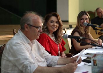 Струмица ја почувствува „ИНСОМНИЈА, И…“ – поезија што боли, буди и поврзува