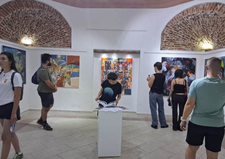 Ликовното богатство од Струмица пренесено во Гевгелија со изложбата на дела од 61-та Струмичка ликовна колонија