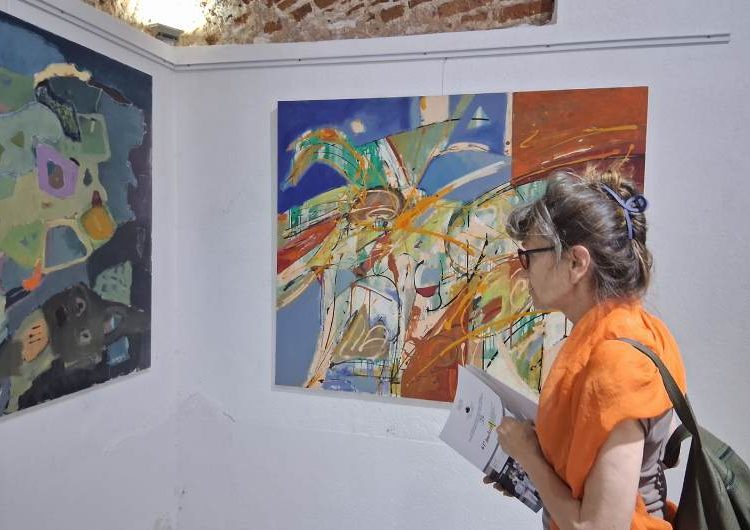 Ликовното богатство од Струмица пренесено во Гевгелија со изложбата на дела од 61-та Струмичка ликовна колонија