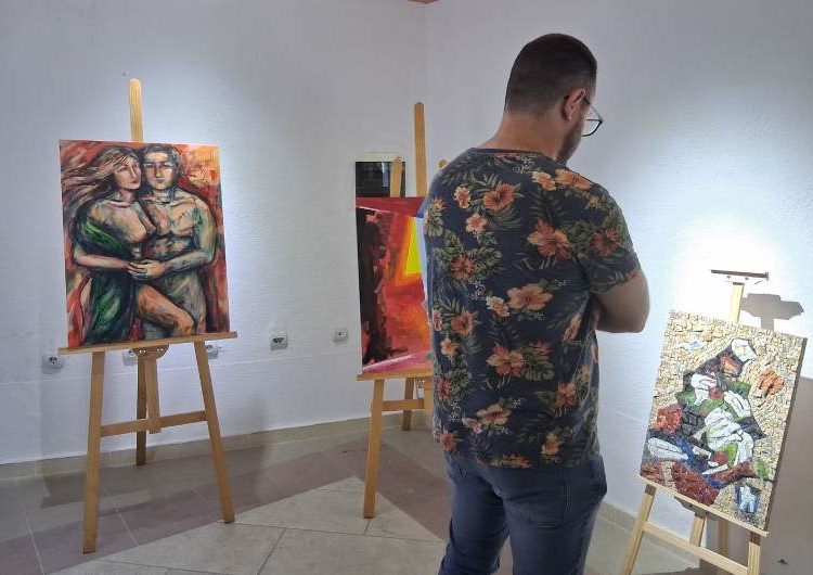 Ликовното богатство од Струмица пренесено во Гевгелија со изложбата на дела од 61-та Струмичка ликовна колонија