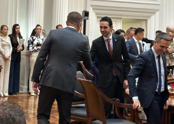 Градоначалниците на општините Струмица, Василево, Босилово и Ново Село потпишаа договори со министри од Владата за реализација на проекти