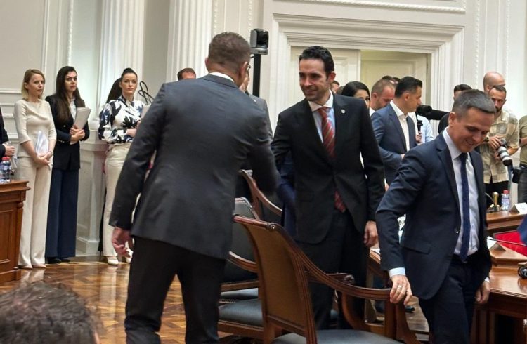 Градоначалниците на општините Струмица, Василево, Босилово и Ново Село потпишаа договори со министри од Владата за реализација на проекти