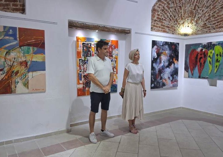 Ликовното богатство од Струмица пренесено во Гевгелија со изложбата на дела од 61-та Струмичка ликовна колонија