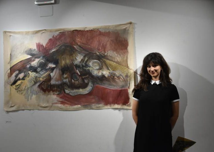 Во Градската Уметничка галерија поставена изложба на дела од Камелија Каламерникова – ќе можете да ги погледнете во ноќните часови до 20 јули