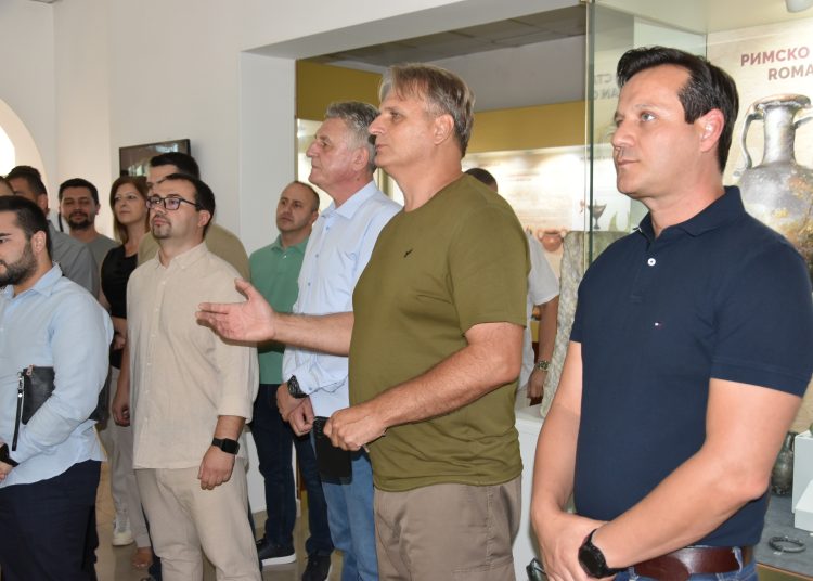 ВМРО-ДПМНЕ сé уште прави анализи кој да им биде кандидат за градоначалник на Струмица – Антонио Милошоски на средба со членството