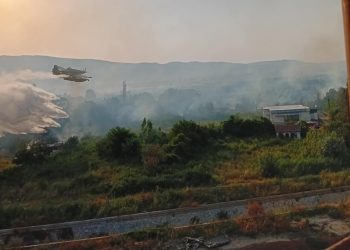 Вклучен е авион за гасење на пожарот во непосредна близина на градот Струмица