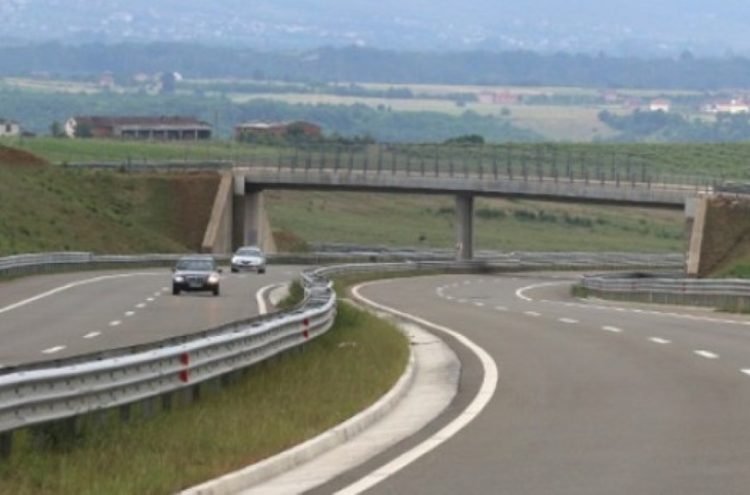 Од 1 јули на државните патишта во Македонија се воведува летен времен режим на сообраќај со кој се забранува движење на тешки товарни возила